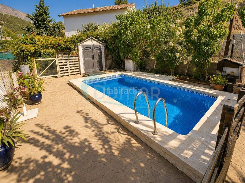 Foto 8671941d-8756-425a-abd9-9db3686dbf6c. Casa amb piscina a Las Lomas Estepona