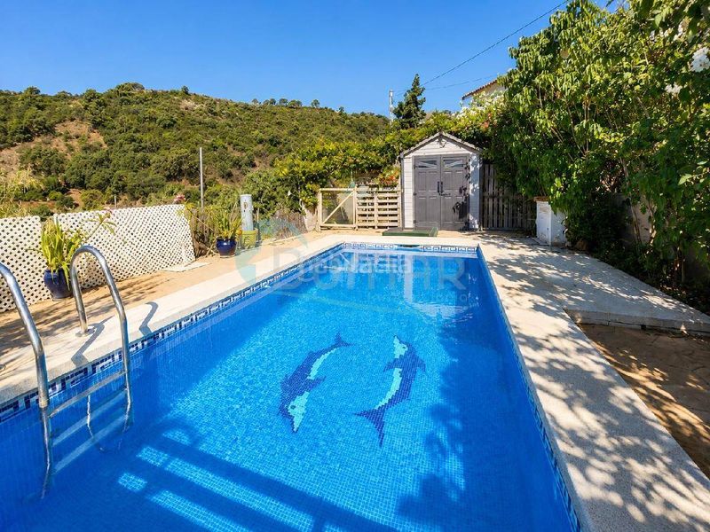 Foto eeed7df7-4ff5-4eae-8a61-c23cdccb4674. Casa amb piscina a Las Lomas Estepona