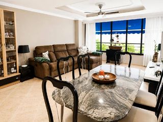 Pis en San Pedro de Alc�ntara Pueblo. Amplia vivienda de 3 dormitorios con garaje cerrado en san pedro