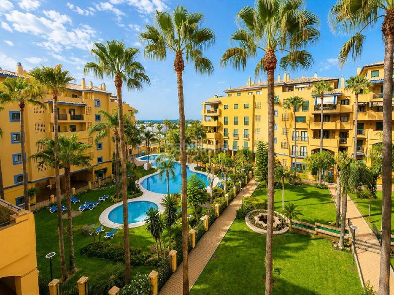 Foto b99672bd-e3b5-4114-868d-ce26c40122b8. Pis amb aparcament piscina a Nueva Alcántara Marbella