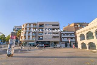 Attique à Centre. Ático con vistas panorámicas en viladecans