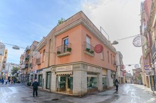 Pis  Carrer sant joan. Vive el centro de viladecans con la comodidad de varias terrazas