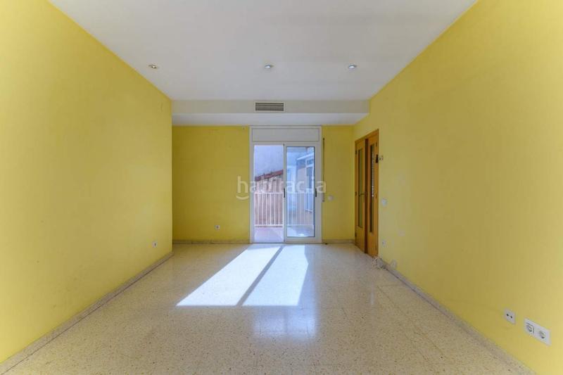 Foto 8aa7d78b-f5a2-4f0f-8eb0-f273c3846ce7. Piso vive el centro con la comodidad de varias terrazas y toda la luz natural en Viladecans