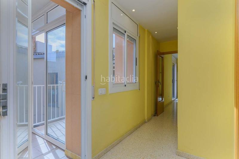 Foto db292ea1-e7f4-4d04-9316-dd4215e4f458. Piso vive el centro con la comodidad de varias terrazas y toda la luz natural en Viladecans