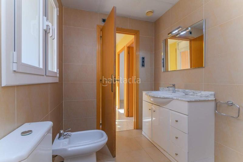 Foto e2574238-7f0a-48e8-8505-c274f35fdad0. Piso vive el centro con la comodidad de varias terrazas y toda la luz natural en Viladecans