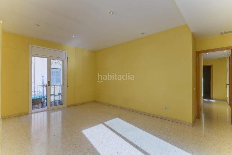 Foto eb730f43-950f-4b24-b89d-4e3275ca6b08. Piso vive el centro con la comodidad de varias terrazas y toda la luz natural en Viladecans