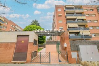 Piso  Riera sant llorenc. Piso reformado con piscina y parking en viladecans