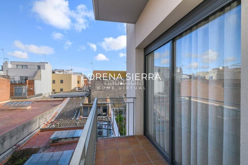 Foto 9f11fb16-1e59-45f6-8192-332c444892d2. Duplex con riscaldamento in Centre-Estació Gavà