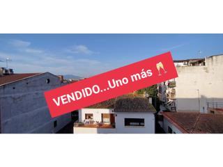 Pis  N/a. Piso en venta en salt  3 habitaciones  con balcon  piso 3 sin as