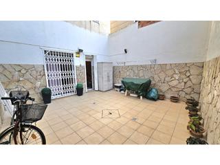 Piso  N/a. Bajo con amplia terraza de 30 mts2 en calella