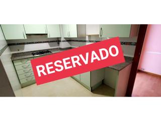 Pis  N/a. Salt  piso en excelente estado  3 hab  2 baños  balconterraza  a