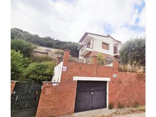 Casa  N/a. Casa a reformar con dos viviendas y piscina