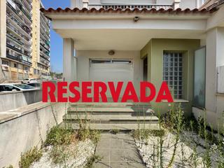 Casa adossada  N/a. Gran oportunidad! vivienda amplia con jardín, terrazas y garaje