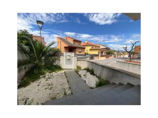 Semi detached house  N/a. Gran oportunidad! vivienda amplia con jardín, terrazas y garaje