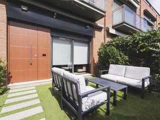 Maison jumelée  N/a. Exclusiva casa adosada de 4 plantas con garaje doble, terrazas y
