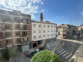 Pis  Calle marques d'olivart. Amplia vivienda en el corazón del pueblo con 4 habitaciones y co