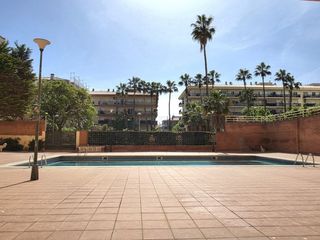 Piso  Riera frares. Amplio y luminoso piso en calella con piscina comunitaria