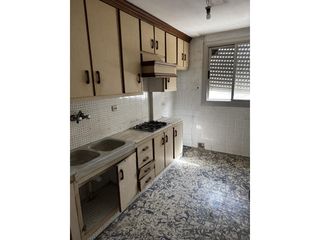 Pis  Calle labranza. Luminosa vivienda de 3 dormitorios con gran potencial en burrian