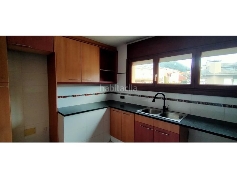 Foto 5bf7fc25-34d3-4a9a-927f-6cc6297e5a3e. Casa con parcheggio in Olot
