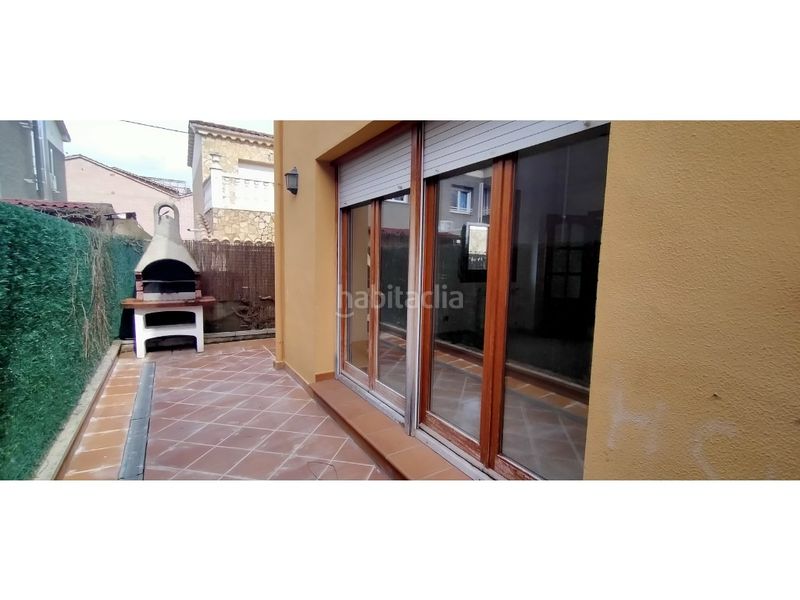 Foto de371337-7a9d-4689-9bfa-eb86fdfe505f. Casa con parcheggio in Olot