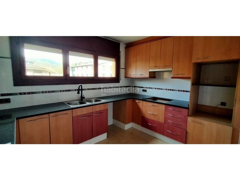 Foto f4d39615-2836-4a89-ab82-7947e8a6570a. Casa con parcheggio in Olot