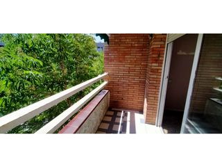 Etagenwohnung  Calle empuries. Amplio piso en venta en girona  4 habitaciones  2 baños  2 balco