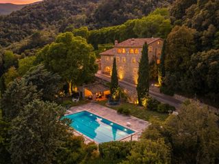 Country house  Diseminados can lloret. Fantastica y particular masia en venta en amer  vistas panorámic