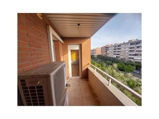 Pis  Calle corregidor escofet. Oportunidad en pardinyes! vivienda de 3 habitaciones con ascenso