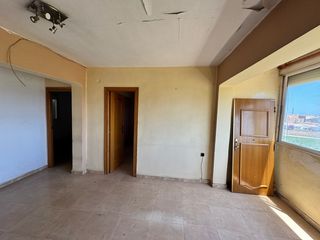 Flat  Avenida constitucion de la. Oportunidad en valencia!