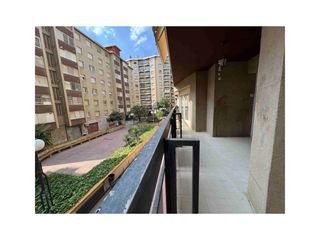 Flat  Calle avenir. Amplio piso de 4 dormitorios en pleno centro de valls!