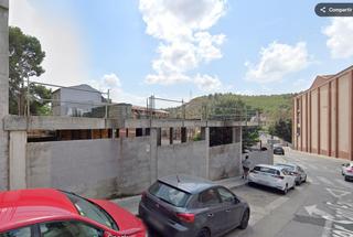 Édifice à Del sol 31. Gran obra parada al centro de igualada