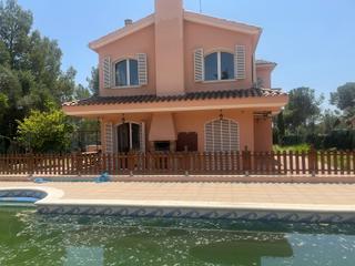 Xalet  ngel guimer. Casa a cuatro vientos con vistas a montserrat
