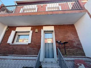 Casa adossada  Mossèn cinto verdaguer. Casa en venta en la plana con parking para dos coches