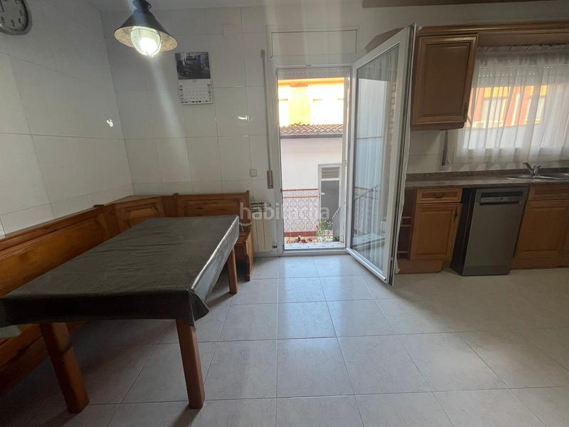 Foto 5d6b1dde-85ed-45b6-ab90-44bd5d58b3c9. Casa adossada amb calefacció aparcament a La plana Esparreguera