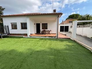 Maison à Can Rial. Encantadora y reformada casa con piscina