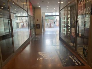 Locale commerciale in l'Ajuntament