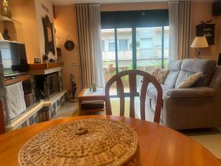 Casa adossada a Nucli Urbà. Casa esquinera lista para entrar a vivir