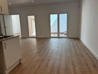Etagenwohnung in De sant josep 13. Planta baja con dos patios privados y gran zona de día  oportuni