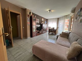Etagenwohnung  Lleida. Amplio piso con terraza en can comellas