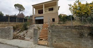 Casa  Cervera 1986. Casa en construcción en pinedes de armengol  la torre de claramu