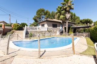 Chalet  Alemanya. Preciosa y practica casa única por zona y posibilidad de vivir d