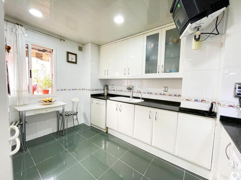 Foto 19fde6ef-9555-4b61-a438-32f66a6a3f48. Piso oportunidad por zona para entrar a vivir en Martorell