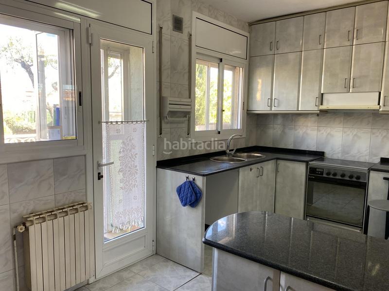 Foto f8e22600-4313-43a2-b233-56cf403bfa77. House with heating parking in La plana Esparreguera