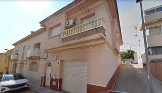 Casa adossada a Del quixot 15. Inmueble okupado