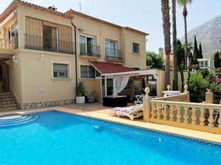 Xalet a El Montgó. Amplia villa para 2-3 familias, ideal como bed & breakfast, vist