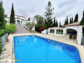 Xalet en Avenida rafol 43. Preciosa casa bifamiliar con vistas al masr, precioso jardin y m