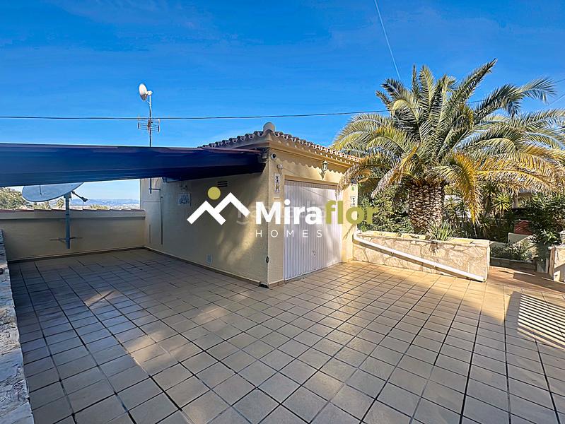 Foto 51530fbb-3c02-4829-b0e1-4c183a372b89. Chalet con camino riscaldamento parcheggio piscina in Dénia