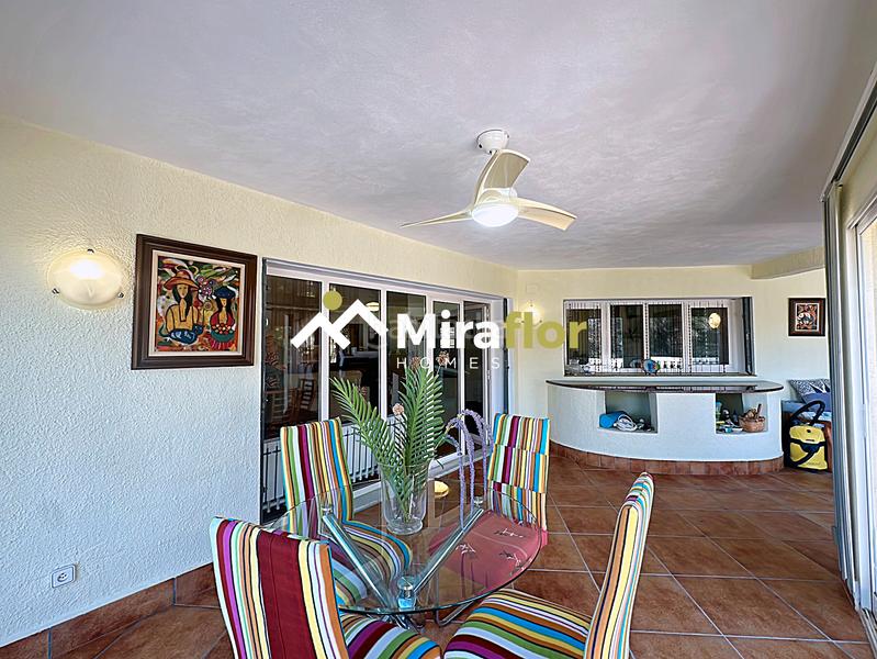 Foto e11eb3e1-f2a1-4624-88eb-030b75dac503. Chalet con camino riscaldamento parcheggio piscina in Dénia