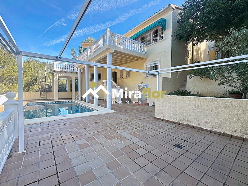 Foto fccfa80a-1762-4d26-9c45-8f95c9437bda. Chalet con camino riscaldamento parcheggio piscina in Dénia