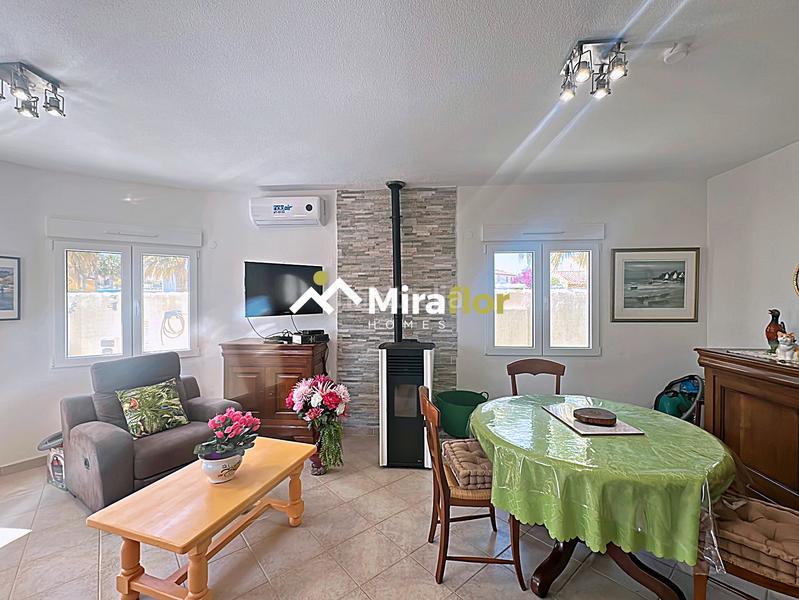 Foto 1987bbed-2ff6-4e95-baf0-9ab91229d5b5. Chalet avec cheminée parking piscine dans Verger (el)